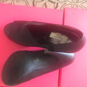 Vera Wang Black open toe heals. Size 9